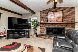 25569 Kilreigh Dr, Farmington Hills, MI 48336 - Photo 33
