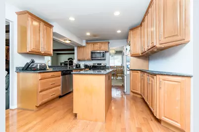 25569 Kilreigh Drive, Farmington Hills, MI 48336 - Photo 23