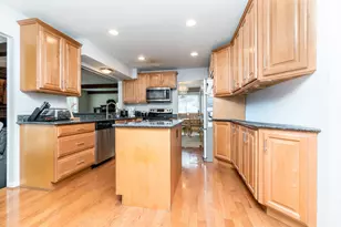 25569 Kilreigh Dr, Farmington Hills, MI 48336 - Photo 23