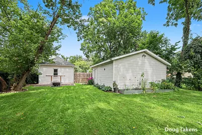 12 Travis Street NE, Grand Rapids, MI 49505 - Photo 5