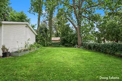 12 Travis Street NE, Grand Rapids, MI 49505 - Photo 9