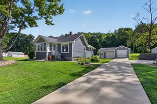 527 Pershing Ave, Jackson, MI 49203 - Photo 1