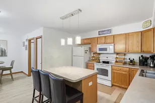 555 Sycamore Cir, Saline, MI 48176 - Photo 11