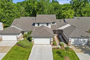 555 Sycamore Cir, Saline, MI 48176 - Photo 3