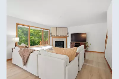 555 Sycamore Circle, Saline, MI 48176 - Photo 5
