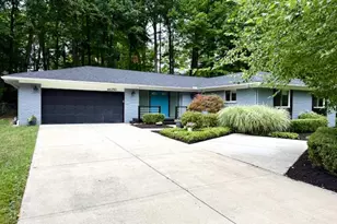 46250 Bloomcrest Dr, Northville, MI 48167 - Photo 3