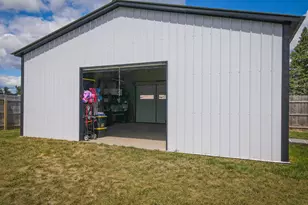 545 N Hemlock St, Evart, MI 49631 - Photo 9