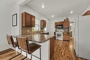 1355 Valley NW, Grand Rapids, MI 49504 - Photo 9