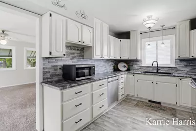 917 E Evergreen Street, Greenville, MI 48838 - Photo 17