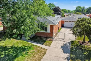 33826 Brookshire Dr, Sterling Heights, MI 48312 - Photo 3