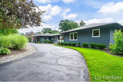 1949 Meadowfield Drive NE, Grand Rapids, MI 49505 - Photo 7
