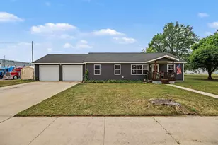 321 Wright St, Cadillac, MI 49601 - Photo 3