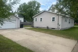 283 W Forest Ave, Muskegon, MI 49441 - Photo 3