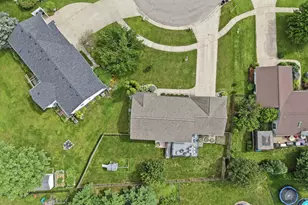 2913 Belle Meadow Dr SW, Byron Center, MI 49315 - Photo 9