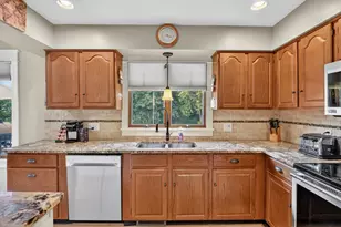 2827 Florence Dr SW, Wyoming, MI 49418 - Photo 11