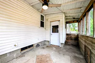 3918 Mapleleaf Rd, Waterford, MI 48328 - Photo 31