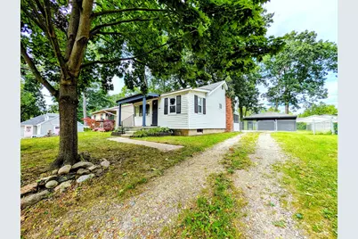 3918 Mapleleaf Road, Waterford, MI 48328 - Photo 1