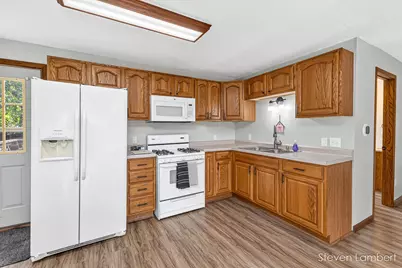 6499 Oakwood Drive, Delton, MI 49046 - Photo 9
