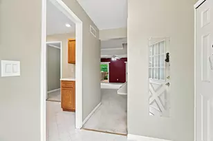 5141 Buckingham Pl Dr, Troy, MI 48098 - Photo 3