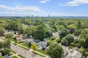 1319 Diamond Ave NE, Grand Rapids, MI 49505 - Photo 31