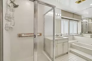 5655 Hillcrest Cir E, West Bloomfield, MI 48322 - Photo 17