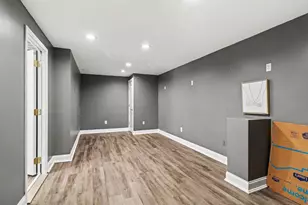 5655 Hillcrest Cir E, West Bloomfield, MI 48322 - Photo 21