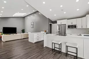 5655 Hillcrest Cir E, West Bloomfield, MI 48322 - Photo 5