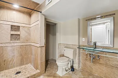 5655 Hillcrest Circle E, West Bloomfield, MI 48322 - Photo 19