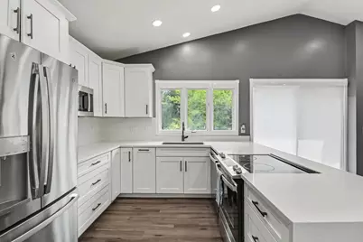 5655 Hillcrest Circle E, West Bloomfield, MI 48322 - Photo 9