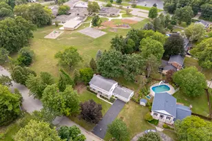 2222 Aberdeen Dr, Kalamazoo, MI 49008 - Photo 3