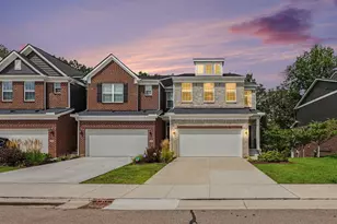 692 Peppermint Dr, Rochester Hills, MI 48307 - Photo 3