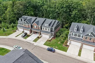 692 Peppermint Dr, Rochester Hills, MI 48307 - Photo 3