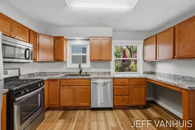 1270 Cedar Street NE, Grand Rapids, MI 49503 - Photo 11