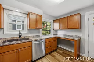 1270 Cedar St NE, Grand Rapids, MI 49503 - Photo 13