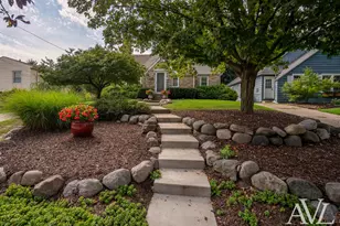 315 Bristol Ave NW, Grand Rapids, MI 49504 - Photo 3