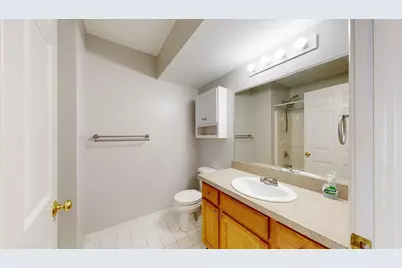2718 S Knightsbridge Circle, Ann Arbor, MI 48105 - Photo 15