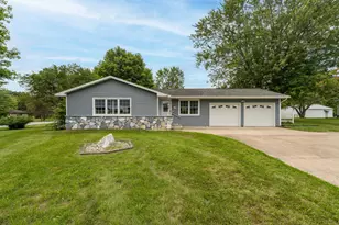 102 Sherwood Dr, Hastings, MI 49058 - Photo 1
