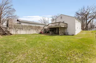 204 Terre Coupe St, Buchanan, MI 49107 - Photo 5