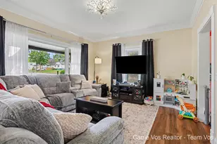 434 Morse St, Ionia, MI 48846 - Photo 5