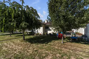 527 Arthur St, Chelsea, MI 48118 - Photo 3
