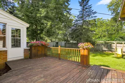 210 Hope Avenue, Holland, MI 49423 - Photo 7