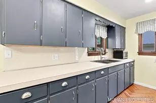 210 Hope Ave, Holland, MI 49423 - Photo 13