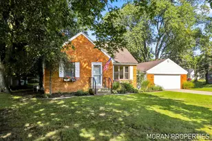 210 Hope Ave, Holland, MI 49423 - Photo 1