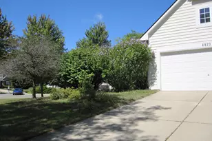 4823 N Ridgeside Cir, Ann Arbor, MI 48105 - Photo 3