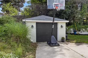 1074 Washtenaw Dr NE, Grand Rapids, MI 49505 - Photo 29