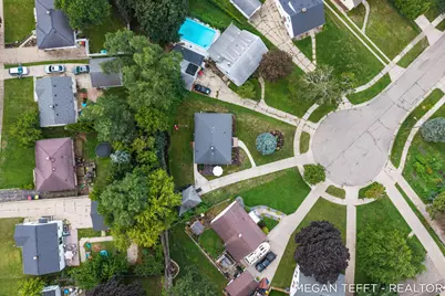 1074 Washtenaw Drive NE, Grand Rapids, MI 49505 - Photo 31