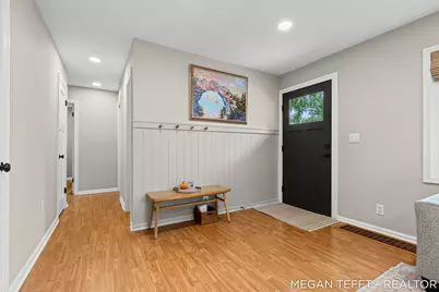 1074 Washtenaw Drive NE, Grand Rapids, MI 49505 - Photo 3