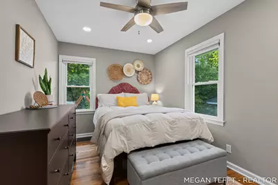 1074 Washtenaw Drive NE, Grand Rapids, MI 49505 - Photo 11