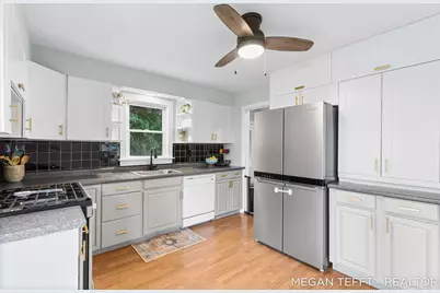 1074 Washtenaw Drive NE, Grand Rapids, MI 49505 - Photo 7