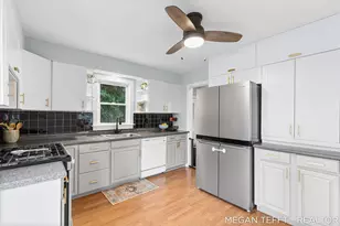 1074 Washtenaw Dr NE, Grand Rapids, MI 49505 - Photo 7